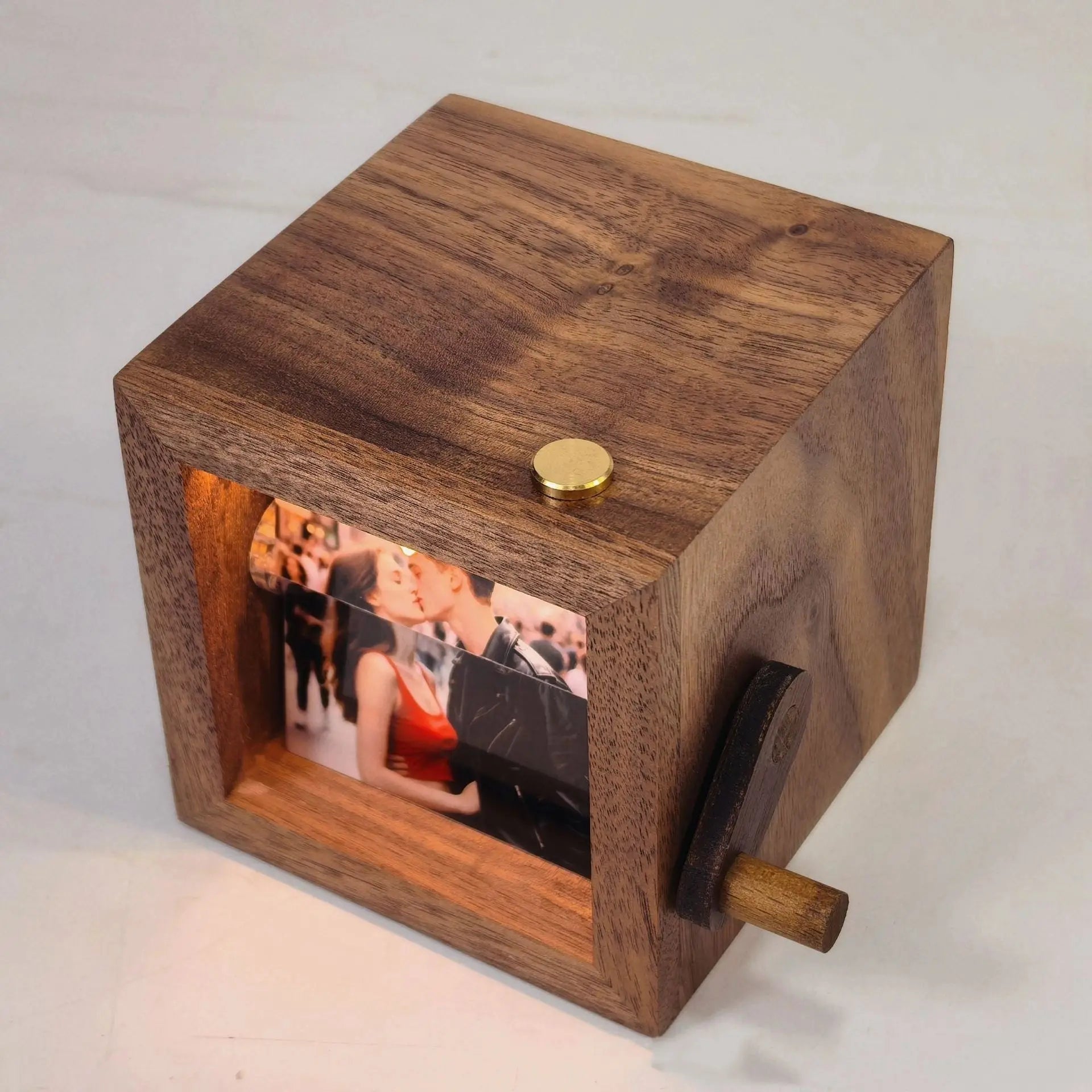 Wooden couple customized luminous wooden mechanical hand cranked animation machine wooden box eprolo