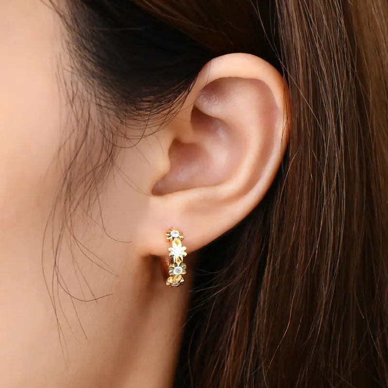 Daisy flower moissanite ear ring eprolo