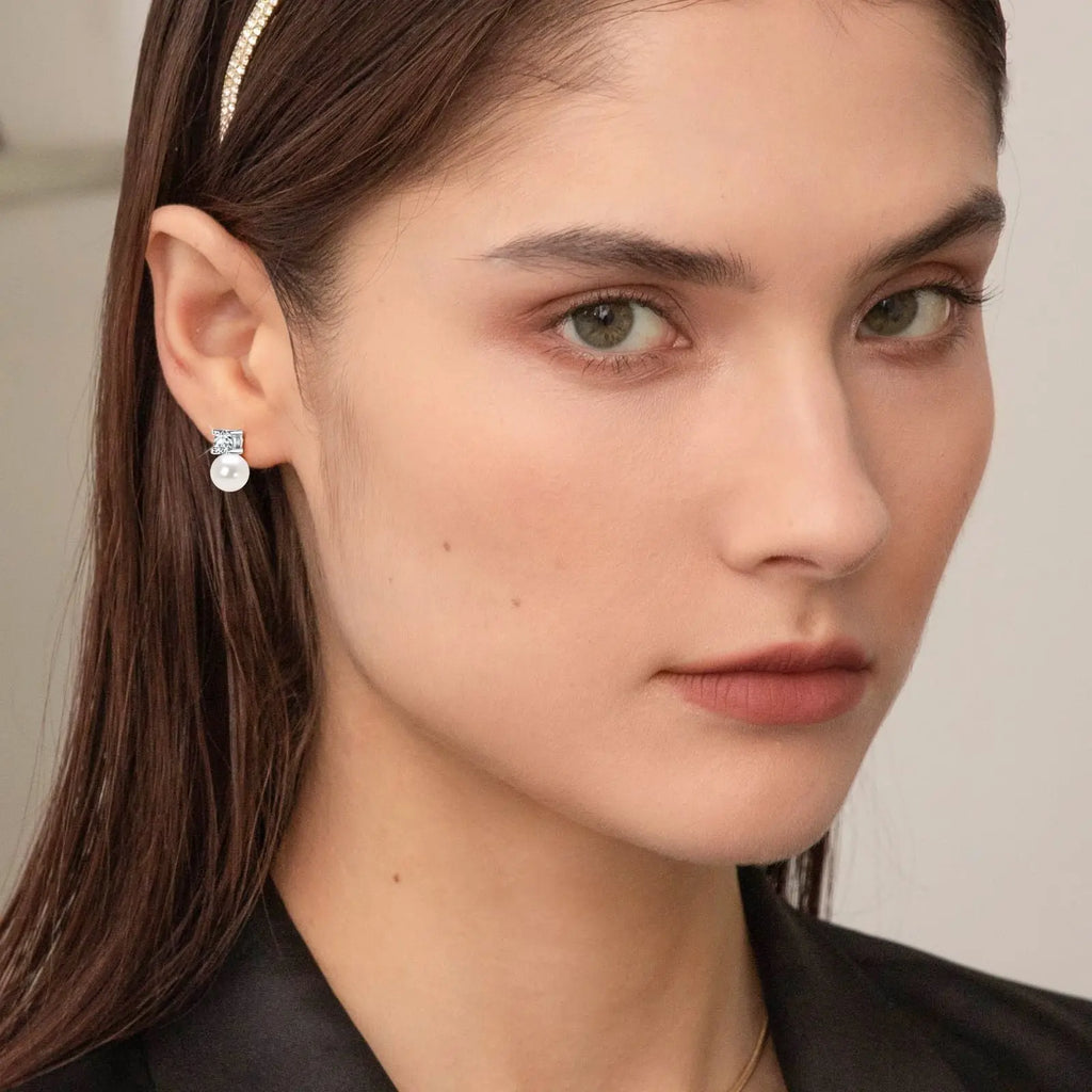 Fashionable freshwater pearl earrings s925 pure silver round strong light bulb earrings eprolo