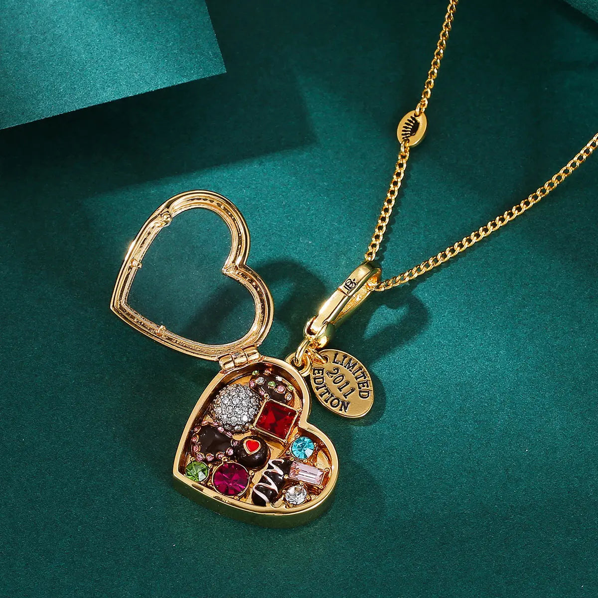 Enamel glazed chocolate gemstone transparent heart-shaped box with an openable pendant and box eprolo